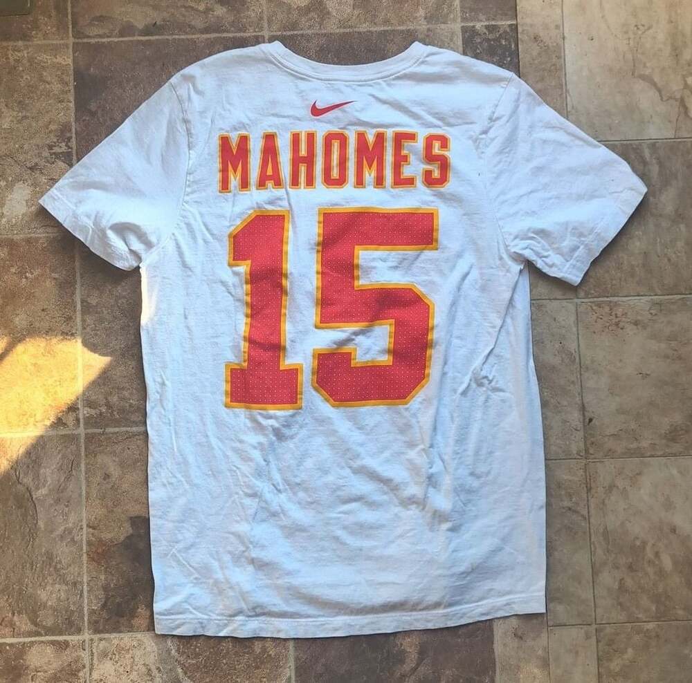 Nike Kansas City Chiefs Patrick Mahomes 15 T-Shirt Size L White Player Name